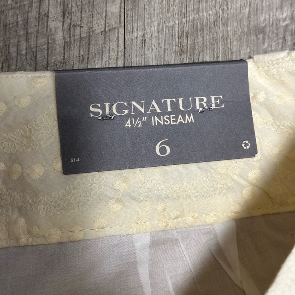 Women's Ann Taylor Signature 6 Small 4” Shorts Chino Khakis Lace Ivory Cream NWT - Picture 9 of 10